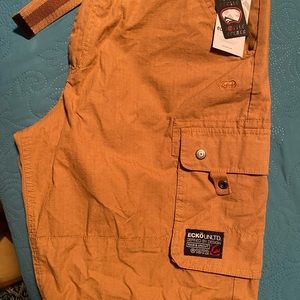 Men belted cargo shorts